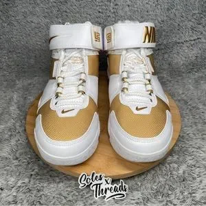 Nike | Shoes | Nike Lebron Zoom 2 Maccabi White Metallic  display picture 1